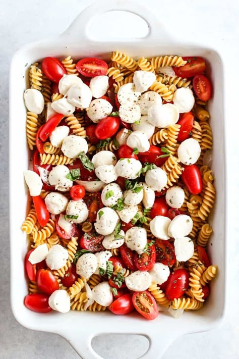 Vegetarian Mozzarella Recipes, Mozzarella Ball Salad Cherry Tomatoes, Pasta Tomato Mozzarella, Hot Caprese Pasta, Recipe Using Mozzarella Balls, Mozzarella Ball Pasta Salad, Mozzarella Tomato Recipes, Dinners With Fresh Mozzarella, Pasta With Mozzarella Cheese Balls