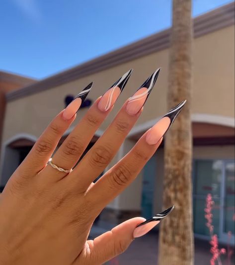 Stilleto Frenchies, Classy Stilleto Nails, Cute Stilleto Nails, Black French Tip Stiletto Nails, Stiletto Nails Black Women, Simple Stiletto Nails Designs, Pretty Stiletto Nails, Long Black Stiletto Nails, French Stiletto Nails Design