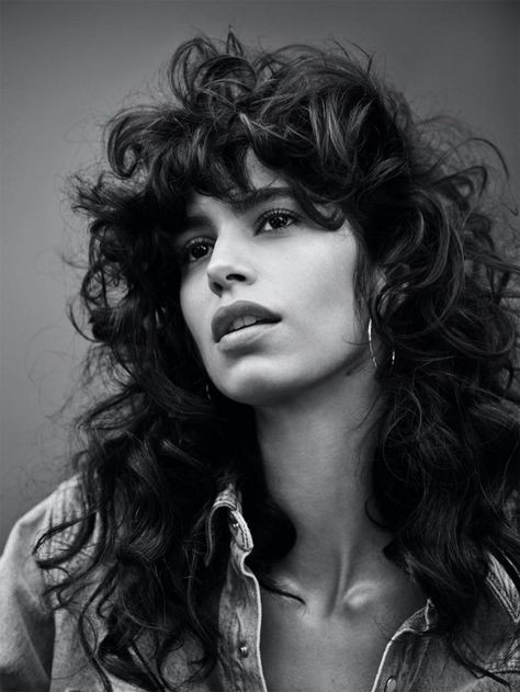 Mica Arganaraz Vogue Paris 2020 Cover Denim Fashion Editorial Nathaniel Goldberg, Mica Arganaraz, Haircut 2022, Curly Haircut, Saturn Return, Long Shag, Iconic Beauty, 얼굴 드로잉, 사진 촬영 포즈