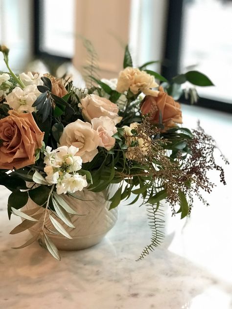 Toffee Floral Wedding, White Green Brown Flower Arrangement, Green And Brown Flowers, Cream Copper And Green Wedding, Neutral Flower Table Arrangements, Green And Brown Flower Arrangements, Toffee Rose Arrangement, Toffee Rose Wedding Flowers, Toffee Floral Arrangement