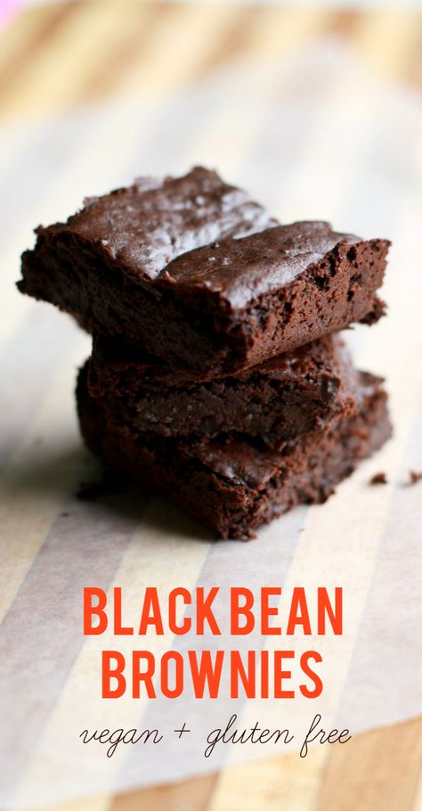 These black bean brownies are super rich and decadent, and best of all, they're gluten free and vegan! #glutenfree #vegan Yankee Recipes, Vegan Black Bean Brownies, Chocolate Texture, Homemade Brownie, Easy Brownie, Friends Recipes, Black Bean Brownies, Bean Brownies, Vegan Black Bean