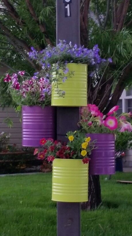 Brightening up the utility pole!! Garden Poles, نباتات منزلية, Landscaping Flowers, Garden Decor Projects, Garden Crafts Diy, Garden Deco, Tin Cans, Have Inspiration, Garden Containers