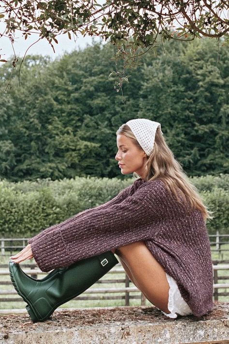 Josefine Vogt NA-KD | NA-KD Josefine Vogt, Countryside Outfit, Countryside Fashion, Winter Date Outfits, Hunter Boots Outfit, Cosy Outfit, Parisian Chic Style, How To Fold Sleeves, Senior Picture Outfits