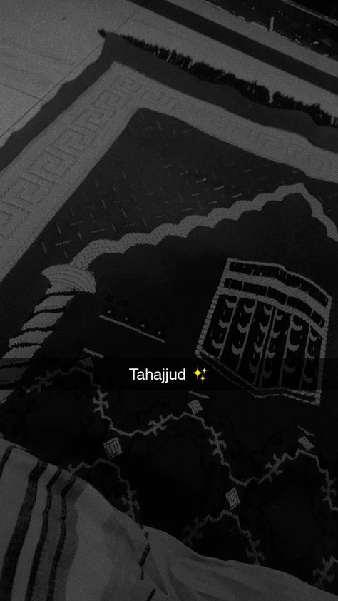 Sehri Time Snapchat, Tahajud Snaps, Tahajud Namaz Snap, Tahajud Aesthetic, Janamaz Snap, Tahajjud Snap, Namaz Photography, Namaz Aesthetic, Namaz Snap