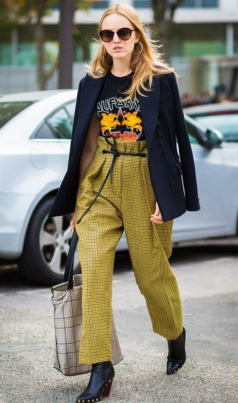 7 Things You Need to Give Up to Be More Stylish via @WhoWhatWearUK Office Outfits, Checker Pants, Checkered Pants, Gingham Pants, Zara Blouse, Street Style Trends, Plaid Pants, Black Blazer, Sewing Clothes