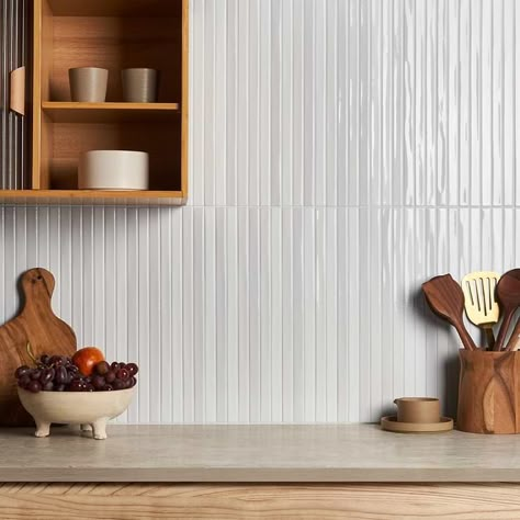 Kitchen White Backsplash Tile, Kitchen Backsplash Ideas 2024, Vertical Tile Backsplash Kitchen, White Cabinet Backsplash, Stacked Subway Tile, Bath Wall Tile, Bar Backsplash, Modern Kitchen Backsplash, Home Design Kitchen