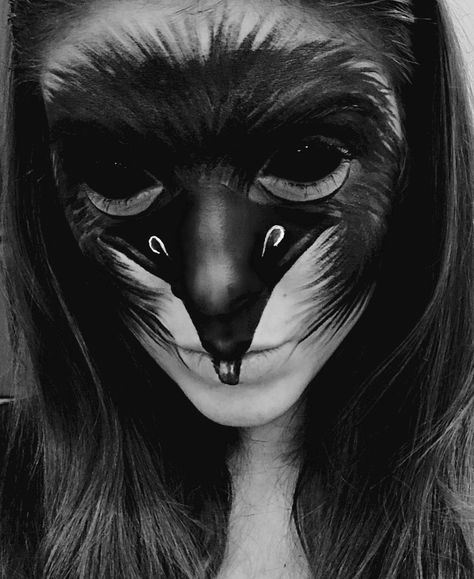 Crow Costume Makeup, Raven Face Paint, Crow Makeup Raven Costume, Bird Beak Makeup, Black Bird Makeup, Crow Makeup Halloween, The Crow Costume Female, Crow Face Paint, Crow Costume Womens