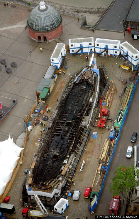 Cutty Sark fire Aerial photograph of the remains of the Cutty Sark in Greenwich, East London. Shipping Industry, Sailing Ship Model, London Docklands, Old Greenwich, Greenwich London, Old Sailing Ships, Cutty Sark, Navy Uniforms, Uk History