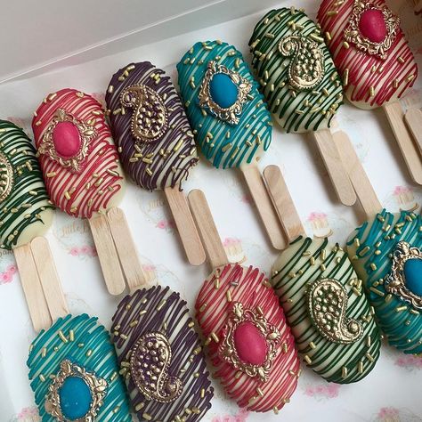 Diwali Cakesicles, Mendhi Desert Table, Mehndi Dessert Table, Mendhi Favour Ideas, Mehndi Cookies, Mehendi Cookies, Diwali Chocolates, Mehndi Cake, Mehandi Outfits