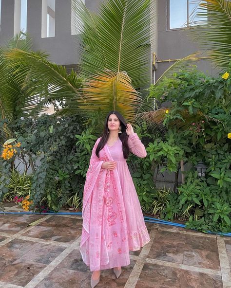 Standing Poses In Suit For Women, Poses With Anarkali Dress, Traditional Suit Poses, Anarkali Suit Poses, Poses In Anarkali Suit, Photo Pose In Anarkali Suit, Indian Outfit Poses Ideas, Sitting Poses In Anarkali Dress, Anarkali Poses Photography