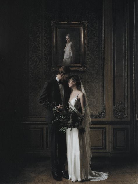 Dark Romantic Wedding, Moody Wedding Photography, Dark Wedding Theme, Vintage Wedding Photography, Goth Wedding, Dark Wedding, Wedding Photography Styles, Moody Wedding, Victorian Wedding