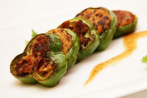 Vikas Khanna Recipes, Stuffed Capsicum, Vikas Khanna, Green Pepper Recipes, Banana Recipes Easy, Unripe Banana, Raw Banana, Best Vegetarian Recipes, Rice Ingredients