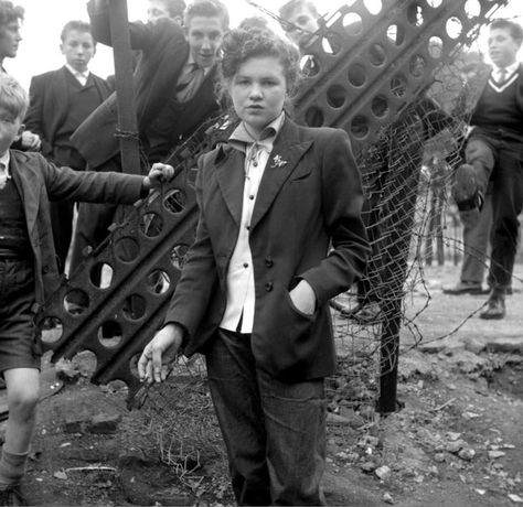 The Last of the Teddy Girls Ken Russell, Teddy Girl, Estilo Pin Up, Martin Parr, Teddy Boys, Foto Vintage, Photo Vintage, Youth Culture, Vogue Russia