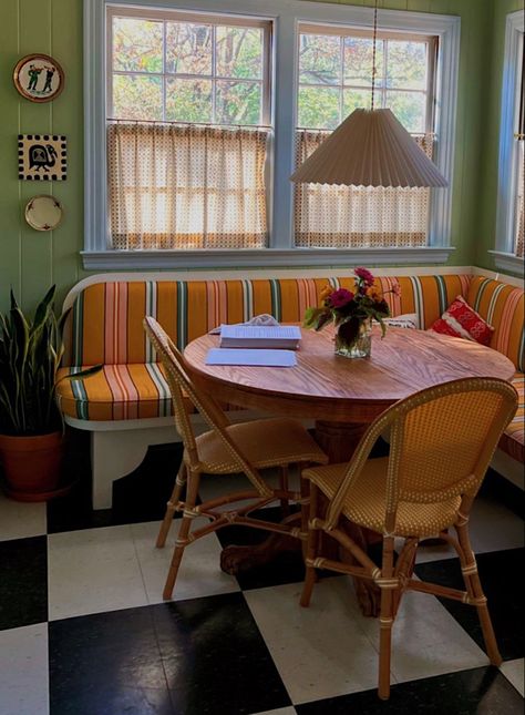 Eclectic Grandpa Interior Design, Quaint Apartment Aesthetic, Yellow Breakfast Nook, English Flat Interior, 70s Breakfast Nook, 1960s Aesthetic Home, Retro Breakfast Nook, 50s Home Interior, Eclectic Breakfast Nook