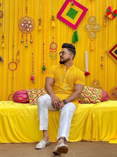 Haldi Dress Man, Groom Haldi Dress Ideas, Haldi Men Poses, Haldi Dress For Men Groom, Haldi Shoot Poses Groom, Haldi Photography Ideas Groom, Hldi Pose For Groom, Haldi Ceremony Decorations For Men, Haldi Function Decoration For Groom