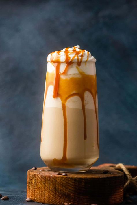 Cold Coffee Photography, Caramel Cold Coffee, Japanese Cakes, Coffee Image, Chocolate Shots, Coffee Product, Best Iced Coffee, Coffee Caramel, Cold Brew Iced Coffee