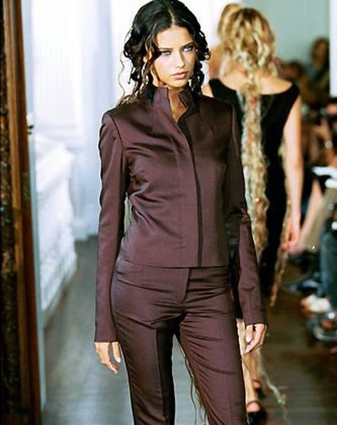 Richard Tyler - Ready-to-Wear - Runway Collection - Women - Spring / Summer 2000 Adriana Lima, Richard Tyler, Adriana Lima Young, 00s Mode, New Faces Models, Victoria Secret Angels, Famous Models, Runway Collection, Fashion Face