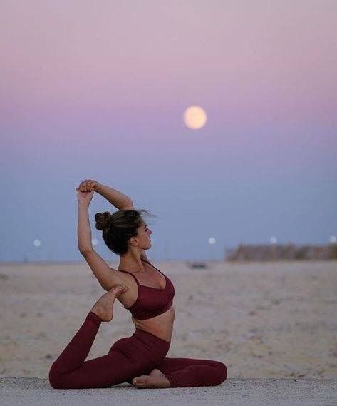 Photo – Keep Calm and Do Yoga Yoga Foto's, Yoga On The Beach, Photo Yoga, Yoga Poses Photography, Yoga Nature, Yoga Photoshoot, Yoga Inspo, Yoga Beginners, Yoga Pictures