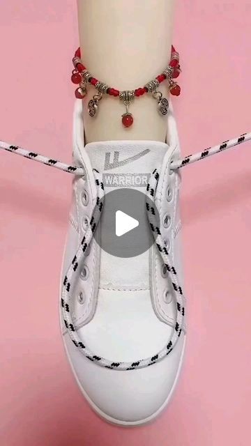 Ways To Tie Shoelaces, Squeaky Shoes, Instagram Shoes, Lace Panel Dress, Quick Crochet Patterns, Shoes Hack, Diy Clothes Life Hacks, Tie Shoelaces, Fresh Shoes