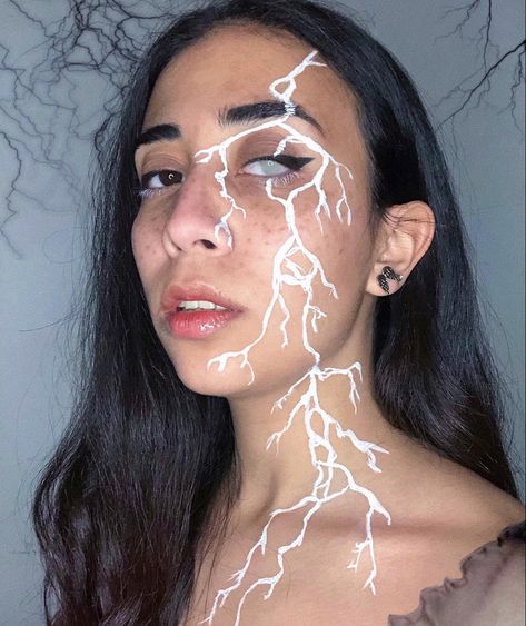 Lightning Scar Face, Lightning Halloween Costume, Lighting Bolt Face Paint, Lightning Bolt Outfit, Lightning Eye Makeup, Thunderstorm Makeup, Lightning Face Paint, Zeus Makeup, Lightning Bolt Face Paint