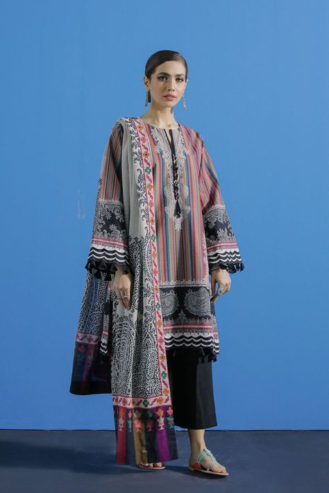 Winter Dress Shawl, Winter Khaddar Dress Design, Khaddar Dresses Design, Khaddar Kurta Designs, Khaddar Dress Design, Pakistani Kurti Designs, Khana Kaba, Asim Jofa, Latest Dress Design