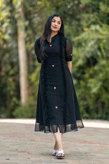 Casual wear – KULINA Black Kurti Design Style, Half Frock Models, New Model Frock Design, Frock Models For Women, Kurthi Models Latest, Frock Designs For Women, Simple Frock, Dress Designs For Stitching, Frock Models