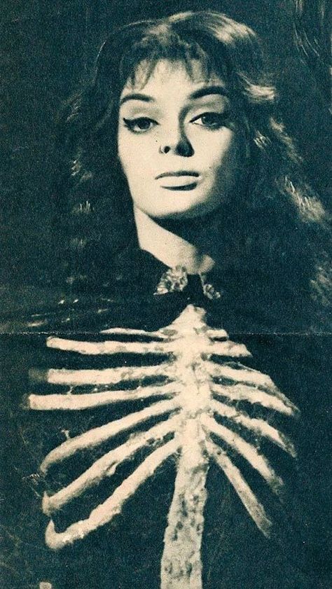 The legendary Barbara Steele in Black Sunday. Barbara Steele, Horror Monsters, Famous Monsters, Horror Icons, Classic Horror Movies, Scream Queens, Classic Monsters, Gothic Horror, Vintage Horror