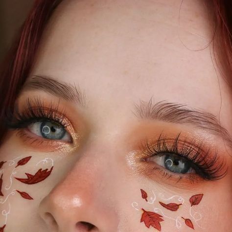 Maple Leaf Makeup, Fall Leaves Makeup Looks, Fall Makeup Simple, Fun Fall Makeup Looks, Fall Halloween Makeup, Thanks Giving Makeup Ideas, Autumnal Makeup Looks, Fall Leaves Face Paint, Fall Leaves Makeup