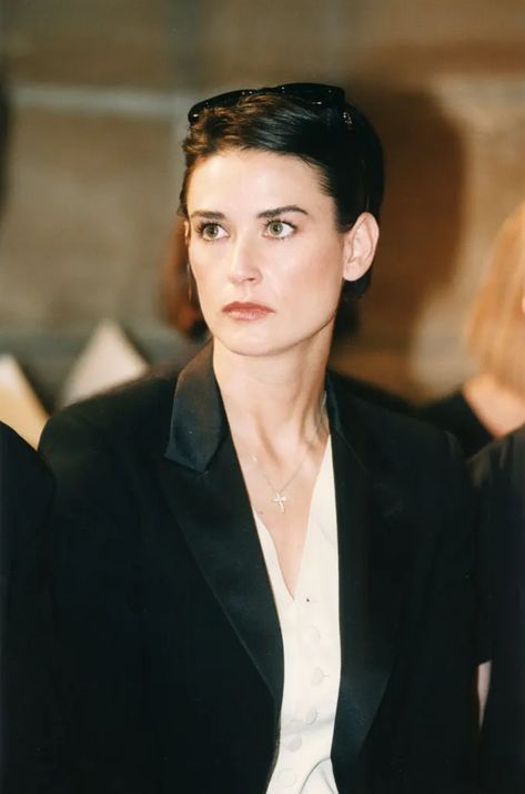 Demi Moore 90s, Demi Moore Hair, Demi Moore Short Hair, Iconic Haircuts, Haircuts Trending, 90s Haircuts, Grown Out Pixie, Nia Long, Iconic 90s