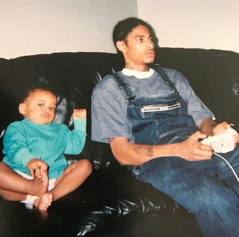 Layzie Bone 90s, Layzie Bone, Bizzy Bone, Old School Pictures, Thug Style, Funny Marvel Memes, Real Hip Hop, Hip Hop And R&b, Black Photography