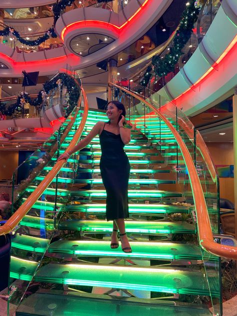 Birthday Cruise Photoshoot, Photos On Cruise, Pictures On Cruise Photo Ideas, Cruise Insta Pic Ideas, Poses On Cruise Ship, Cruise Ship Instagram Pictures, Cruise Mood Board, Carnival Cruise Picture Ideas, Photo Ideas Cruise