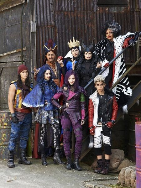 Descendants 4 (450x600) Descendants Wicked World, Descendants Costumes, Disney Descendants Movie, Disney Channel Movies, Disney Channel Descendants, Descendants Cast, Disney Channel Original, Disney Channel Shows, Karakter Disney