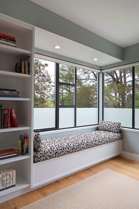 Master bedroom window seat - Modern - Bedroom - San Francisco - by Madson Design | Houzz Window Seat Modern, Bedroom Window Seat, Rectangle Bedroom, Cozy Window Seat, Window Seat Design, Window Seats, Gray Walls, Bedroom Corner, Bedroom Window