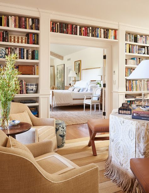 Color Outside the Lines: Mark D. Sikes' New Website House Country, Cozy Seats, Home Library Design, Apartment Bedroom, Bedroom Master, Home Libraries, A Living Room, Home Library, Front Room