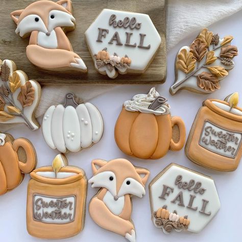 Fall Decorated Cookie Sets, September Cookies Decorated, Autumn Sugar Cookies, Autumn Cookies Decorated, Fall Themed Cookies, Fall Sugar Cookies, Cookies Autumn, Fall Hot Chocolate, Autumn Cookies