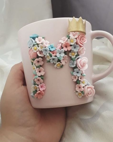 Polymer Mug, Mug Clay Designs, Mug Polymer Clay, Coffee Mug Crafts, Polymer Clay Embroidery, Polymer Clay Gifts, Polymer Clay Flower Jewelry, Sculpture Ceramic, Mug Crafts