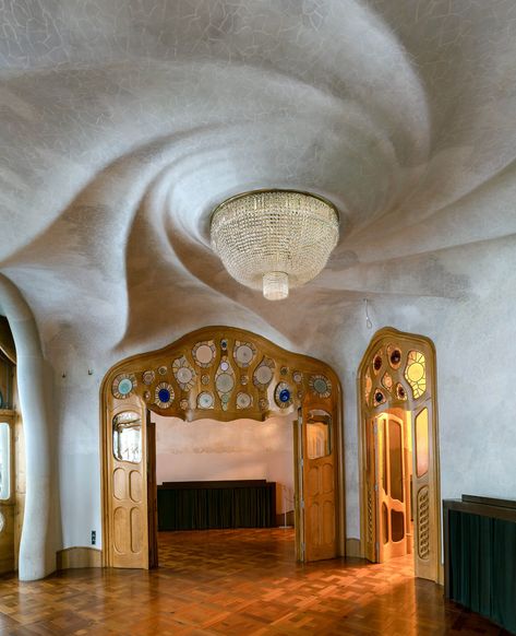 Barcelona Home, Magical Design, Gaudi Architecture, Earthship Home, Antonio Gaudí, Door Images, Cafe Shop Design, Art Nouveau Architecture, Antoni Gaudi