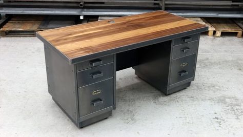 Industrial computer desk