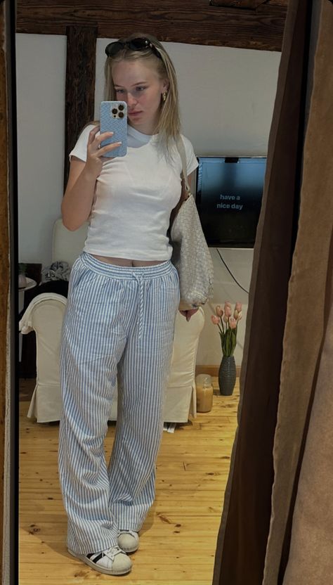 Striped Pants Outfit Scandi, Styling Striped Linen Pants, Scandi Pants Outfit, Linen Striped Pants Outfit, Striped Pants Outfit Summer, Pajamas Pants Outfit, Scandi Aesthetic Fashion, Lenin Pants Outfit, Scandi Pants