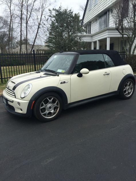 Mini Cooper Aesthetic, Mobil Mini, Mini Cooper S Convertible, Cars Cheap, Red Mini Cooper, Mini Cooper Accessories, Mini Cooper Custom, 2006 Mini Cooper, Cooper Car