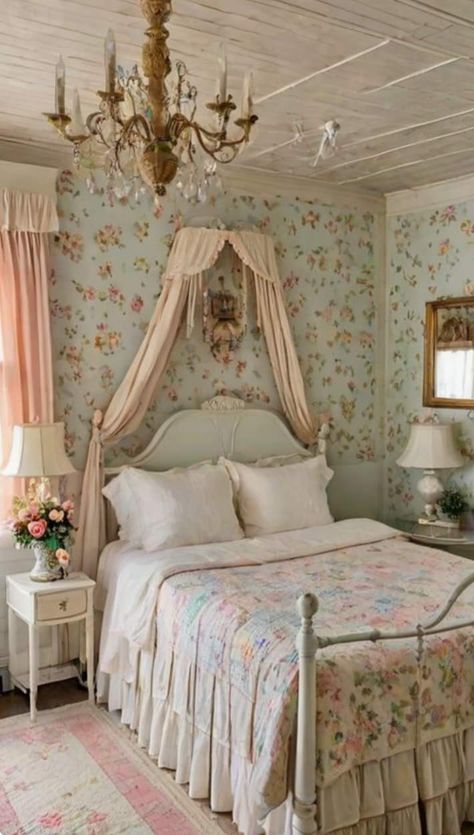 Vintage Bedroom Decor, Shabby Chic Decor Bedroom, Chic Bedroom Decor, Shabby Chic Bedroom, Shabby Chic Bedrooms, Vintage Bedroom, Dreamy Room, Vintage Room, Bedroom Vintage