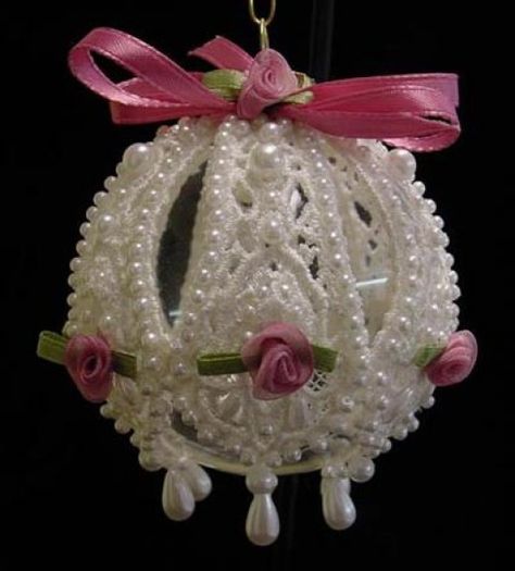 How to Make Victorian Style Lace Christmas Ornaments#slide12223166 Crazy Quilting, Foam Ornaments Diy, Lace Christmas Ornaments, Beaded Baubles, Victorian Ornaments, Beaded Ornament Covers, Victorian Christmas Ornaments, Beaded Christmas Ornaments, Christmas Bead