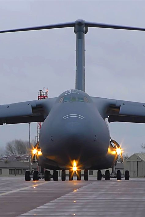 Lockheed C-5 Galaxy takeoff from a short runway. Weekly reviews of funny moments in aviation. Even more funny videos about aviation on the channel: https://youtube.com/c/aircraftytube C5 Galaxy Plane, Plane Images, Achilles Pain, Air Force Fighter Jets, C 5 Galaxy, Two Door Jeep Wrangler, Aviation Accidents, Air Force Day, Air Force Planes