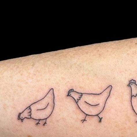 𝕷𝖊𝖝𝖎𝖊 𝖂𝖆𝖉𝖊 on Instagram: "Cutie chickens from today 🐓  #tattoo #tattooartist #femaletattooartist #chickentattoo #animaltattoo" Hen Tattoo Chicken, Simple Chicken Tattoo, Chicken Tattoos For Women, Little Chicken Tattoo, Small Chicken Tattoo, Hen Tattoo, Today Tattoo, Chicken Tattoo, Simple Chicken