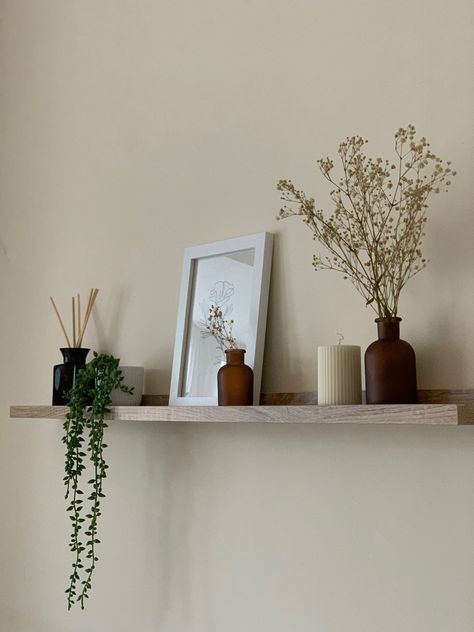 Simple Minimal Room Decor, Simplistic Shelf Decor, Floating Shelf With Plants Bedroom, Minimalistic Shelves Decor, Wall Shelf Decor Ideas Living Room, Minimalistic Bedroom Plants, Shelf Decor Above Desk, How To Style Floating Shelves Bedroom, Boho Shelves Bedroom