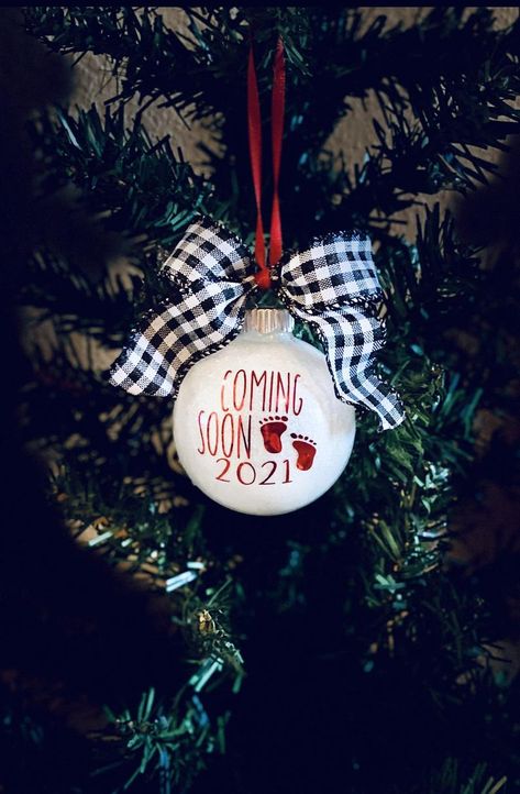 Pregnancy announcement expecting reveal Surprise pregnancy | Etsy Natal, Vom Avea Un Copil, Christmas Pregnancy Reveal, Alice Faye, Christmas Baby Announcement, Fun Baby Announcement, Pregnancy Announcement Onesie, Baby Announcement Pictures