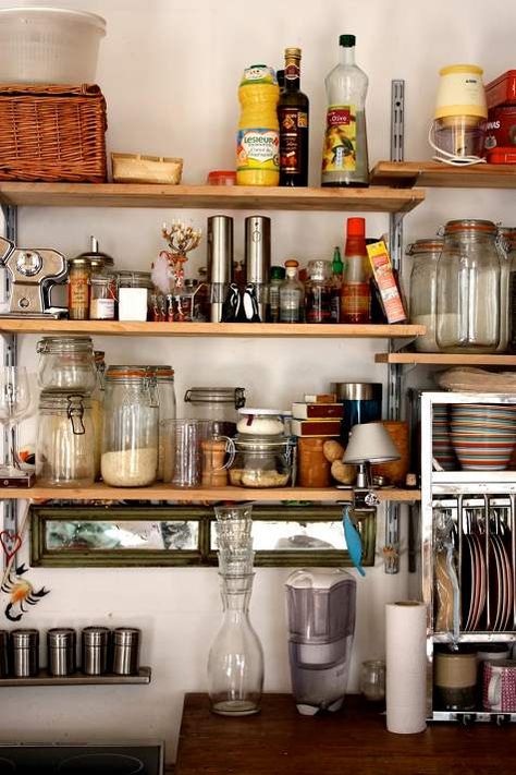 shelves Tiny French Kitchen, Paris Kitchen, French Apartment, Cosy Kitchen, Kitchen Clutter, Kitchen Open, Kitchen Aesthetic, Kitchen Things, French Kitchen