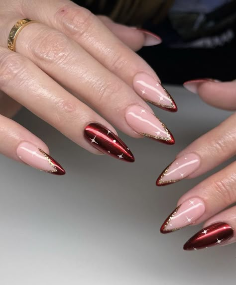 Red Tip Nails, Red And Gold Nails, Unghie Nail Art, December Nails, Red Christmas Nails, November Nails, Christmas Gel Nails, Gold Nail, Christmas Nails Acrylic