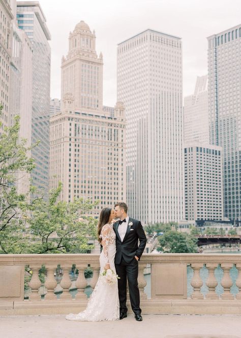 This Classic Chicago Wedding Is Filled With Elegance and Sophistication Chicago Winery Wedding, Chicago City Hall Wedding, Mehndi Photoshoot, Chicago Elopement, Wedding Photography Shot List, Chicago Wedding Photos, City Hall Wedding Photos, Skyline Wedding, Chicago Riverwalk