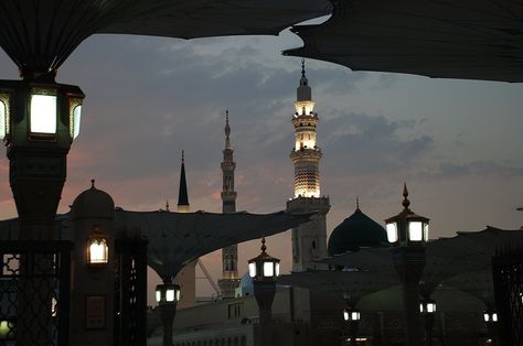 three towers landmark #mecca #statue #buildings #bronze street statue street statues mecca statue #mina #mosque #islam #minaret #architecture famous Place #istanbul #religion turkey - Middle East #cultures #dome #spirituality #4K #wallpaper #hdwallpaper #desktop Horizontal Pictures, Horizontal Photos, Pilgrimage To Mecca, Hajj Pilgrimage, Muslim Holidays, Dusk Sky, Dome Building, Sheikh Zayed Grand Mosque, Public Domain Photos